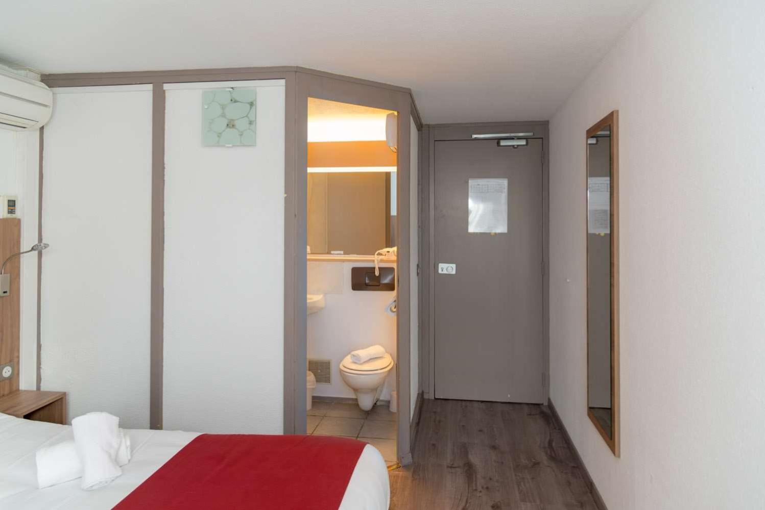 Brit Hotel Plaisance A9/A61 Narbonne Exterior foto